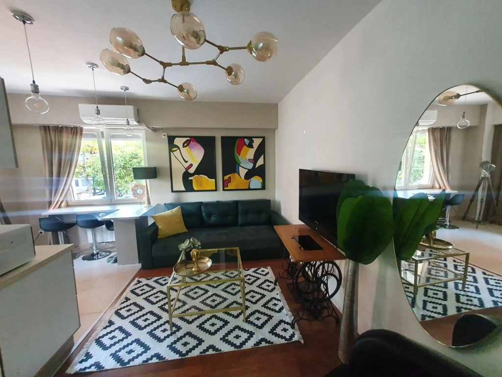 Central 2 bedroom apartment