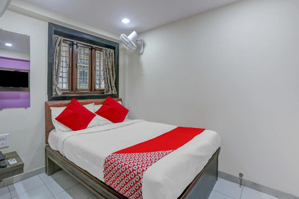 OYO 82521 Sadguru Lodge