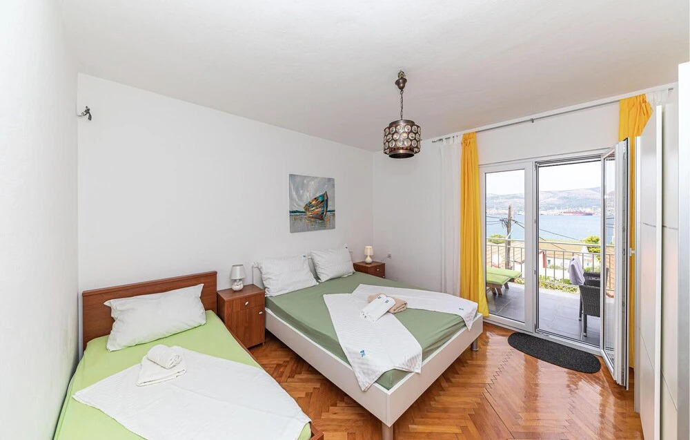 Amazing Apartment in Okrug Gornji With 2 Bedrooms and Wifi