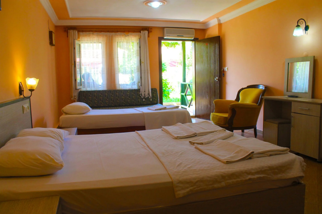 Carmina Hotel