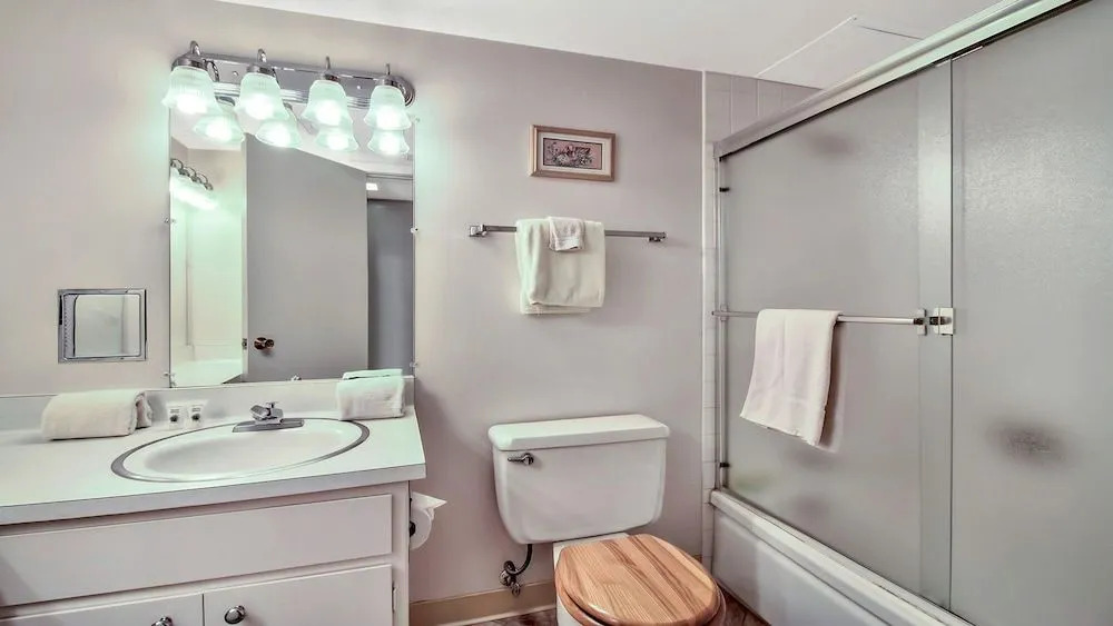 Altomare's Bavarian Ge  1148ha 3 Bedroom Condo