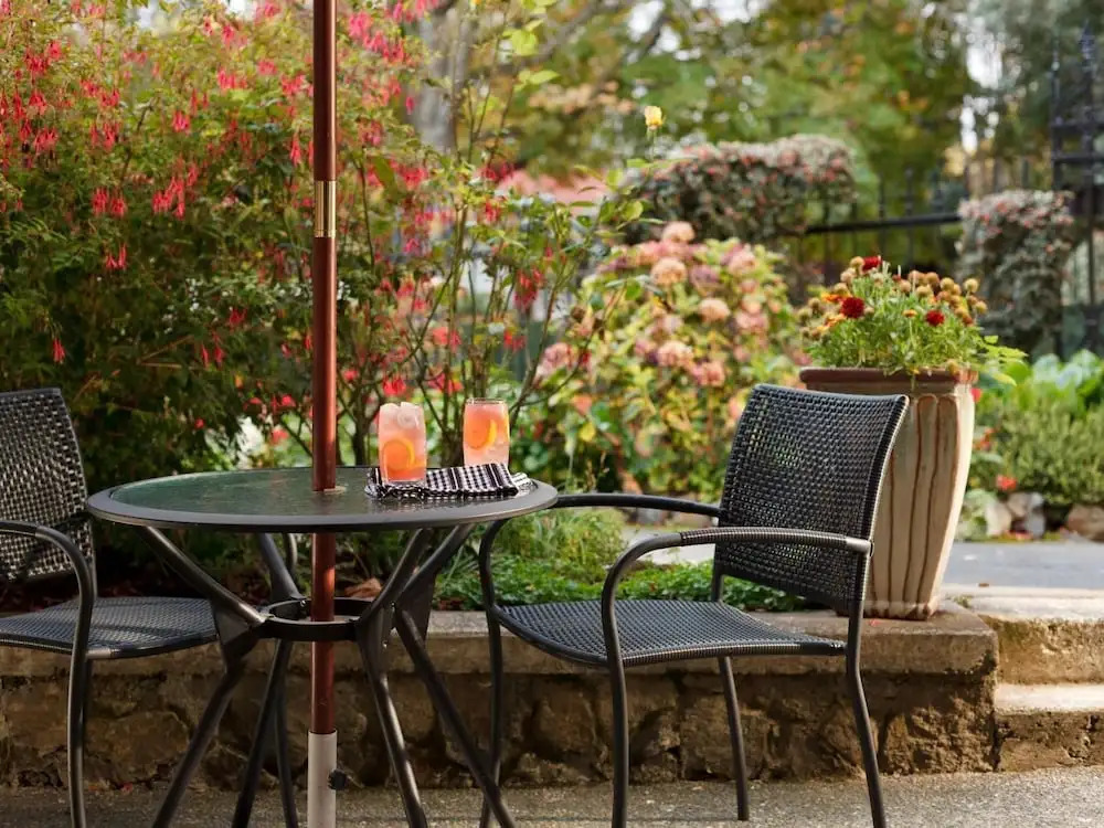 Abbeymoore Manor Bed & Breakfast Inn