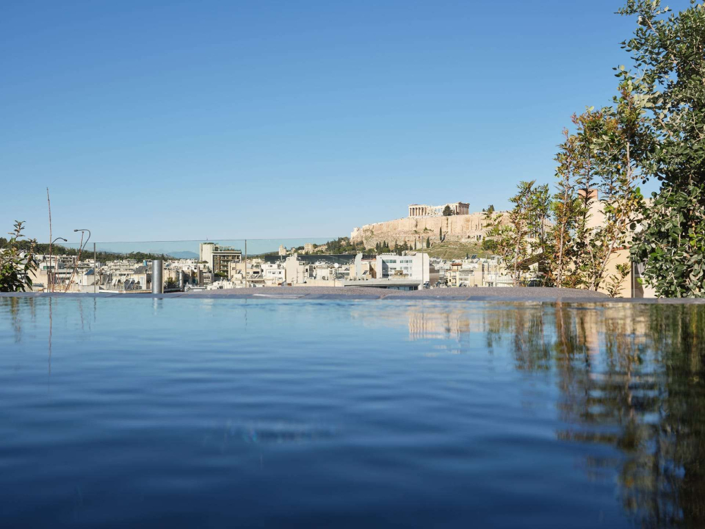 Monastik Living in Athina