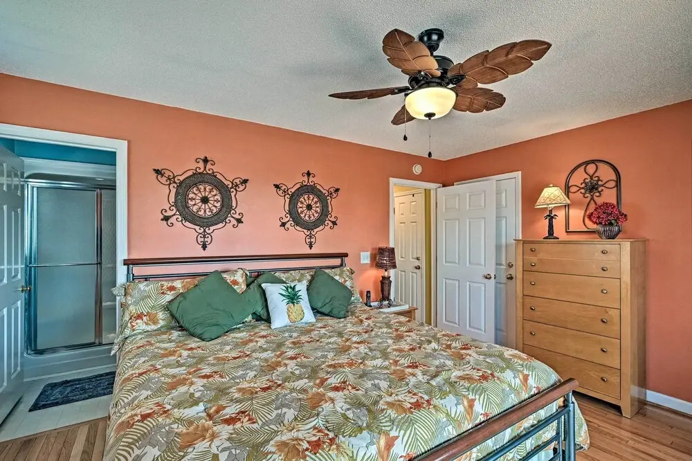 Murrells Inlet Home w/ 3 Decks - 1 Block to Beach!