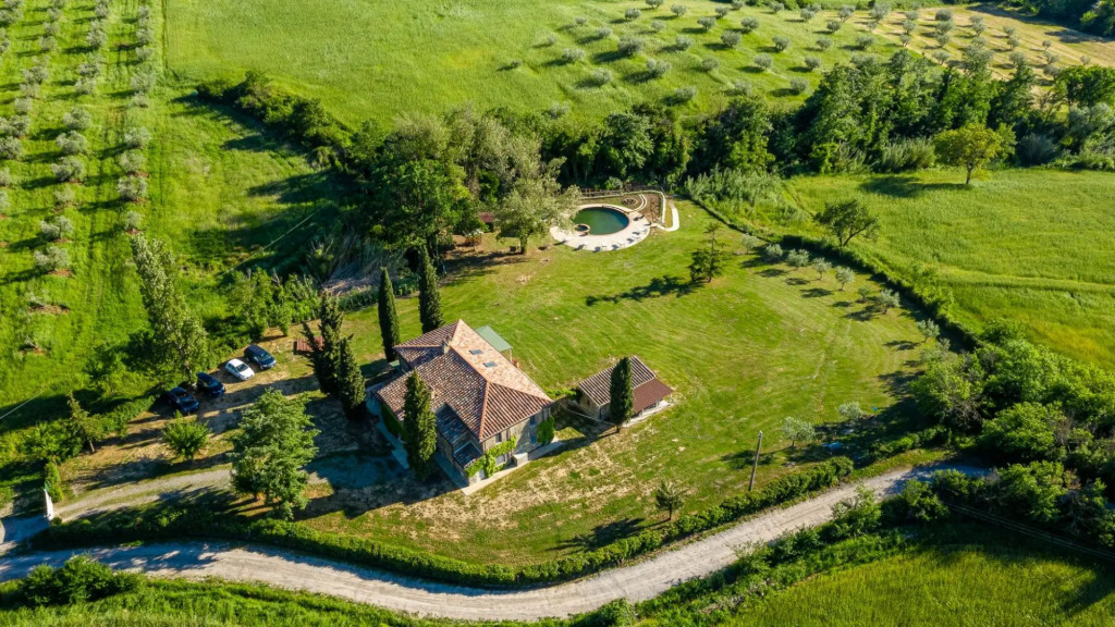 Thermal water and relaxation in Val D'Orcia-Podere La Piscina