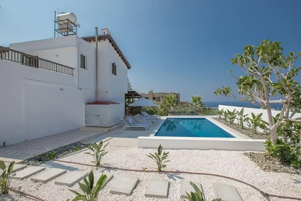 Villa Rosie AQ Anm03