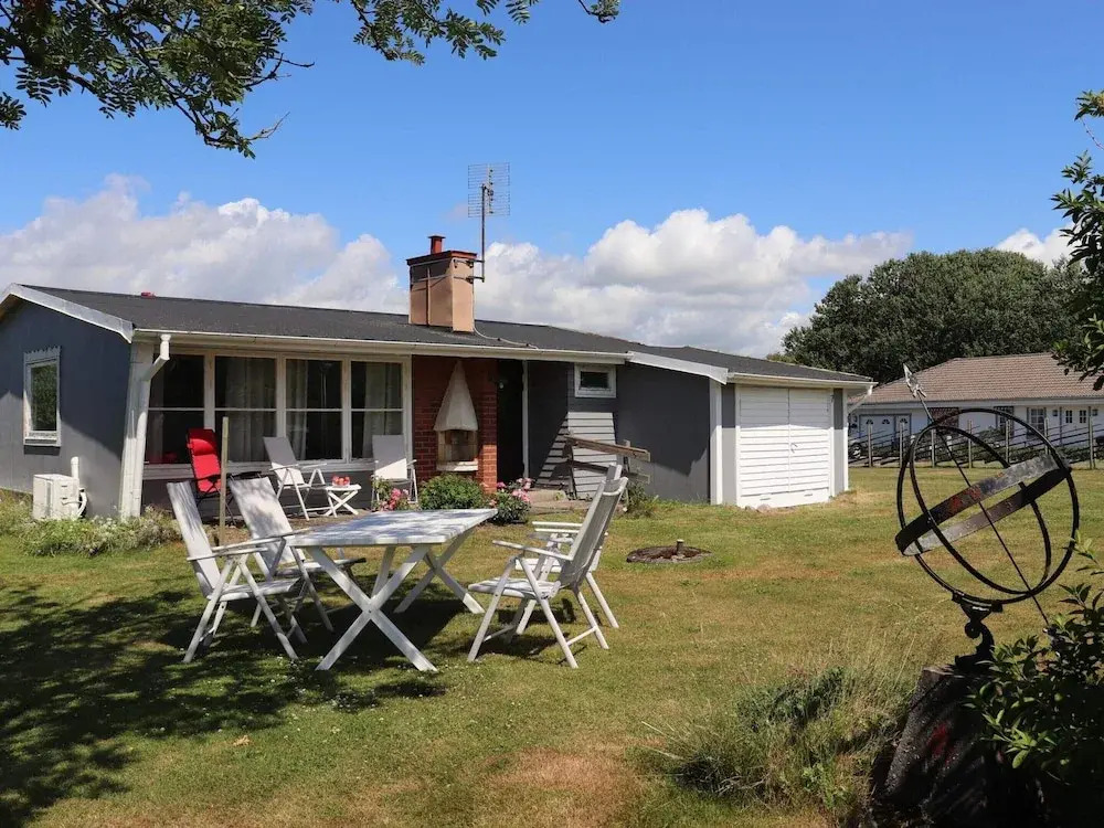 5 person holiday home in TRÄSLÖVSLÄGE-By Traum