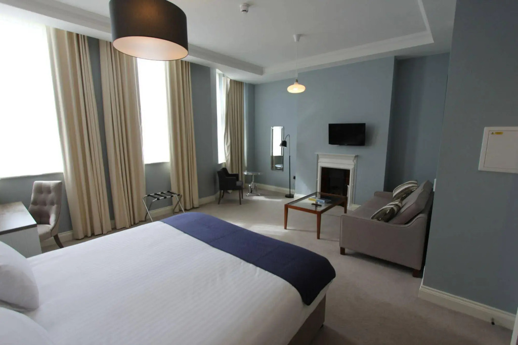 Yarrow Hotel