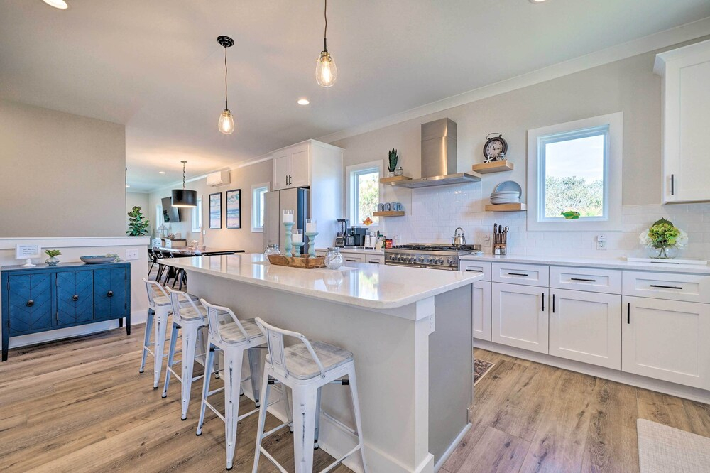 Walk to Beach: Carolina Beach Home w/ Rooftop Deck
