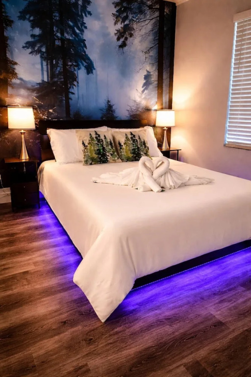 Calm Luxury Living 1BR Retreat Pool, Hot Tub, Wifi