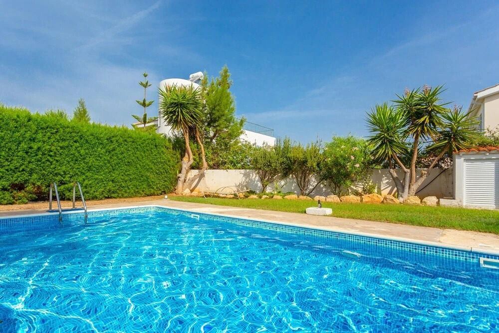Villa Chrysanthemum Large Private Pool Walk to Beach A C Wifi