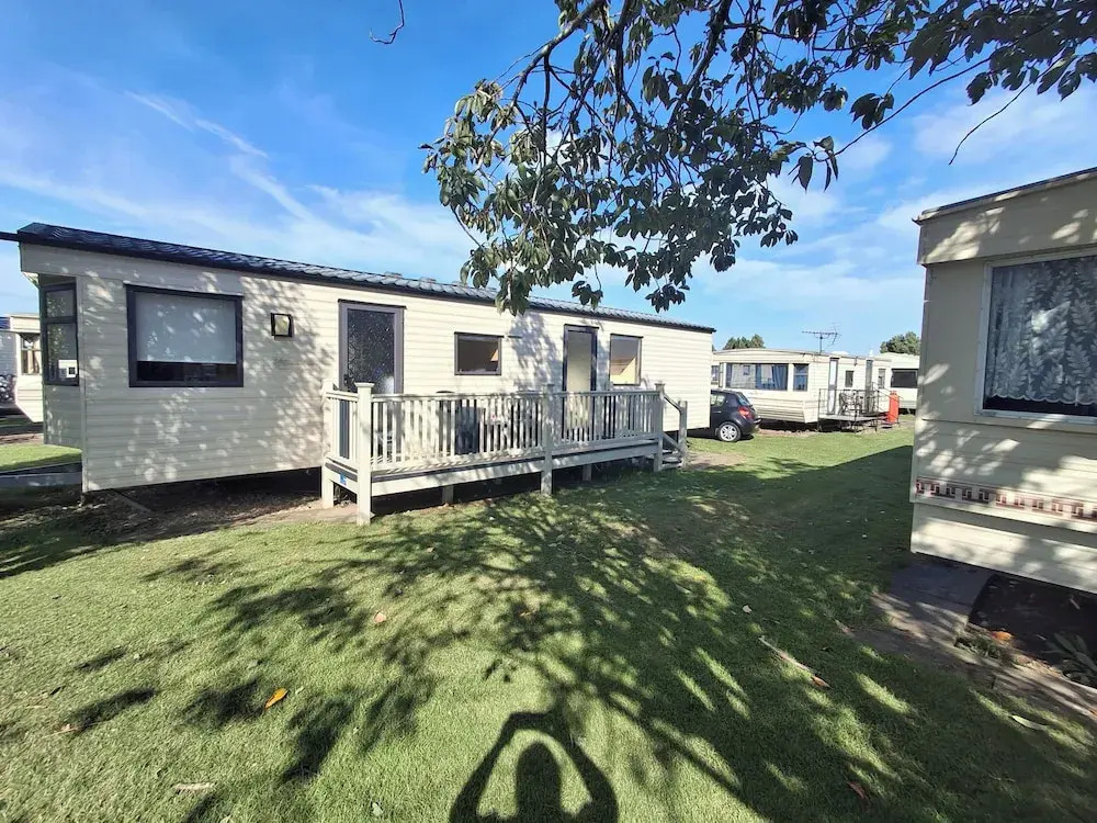 3-bed Caravan - Sleeps 8 - Pool Onsite - Petsok
