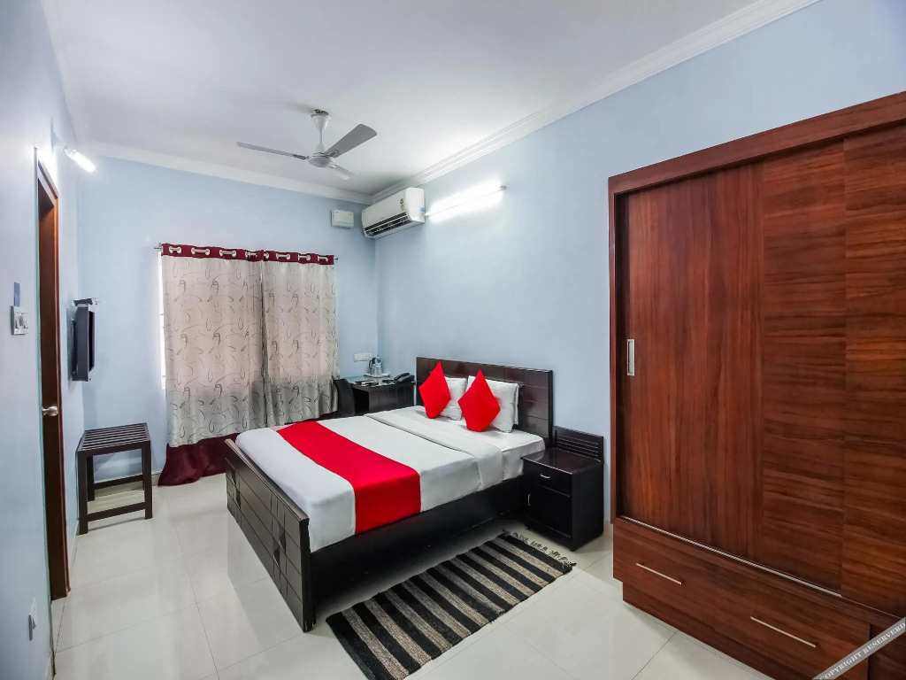 OYO 14500 Hotel Yesmark Gachibowli