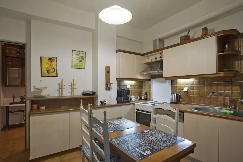 Baroness Apartment in Piraeus