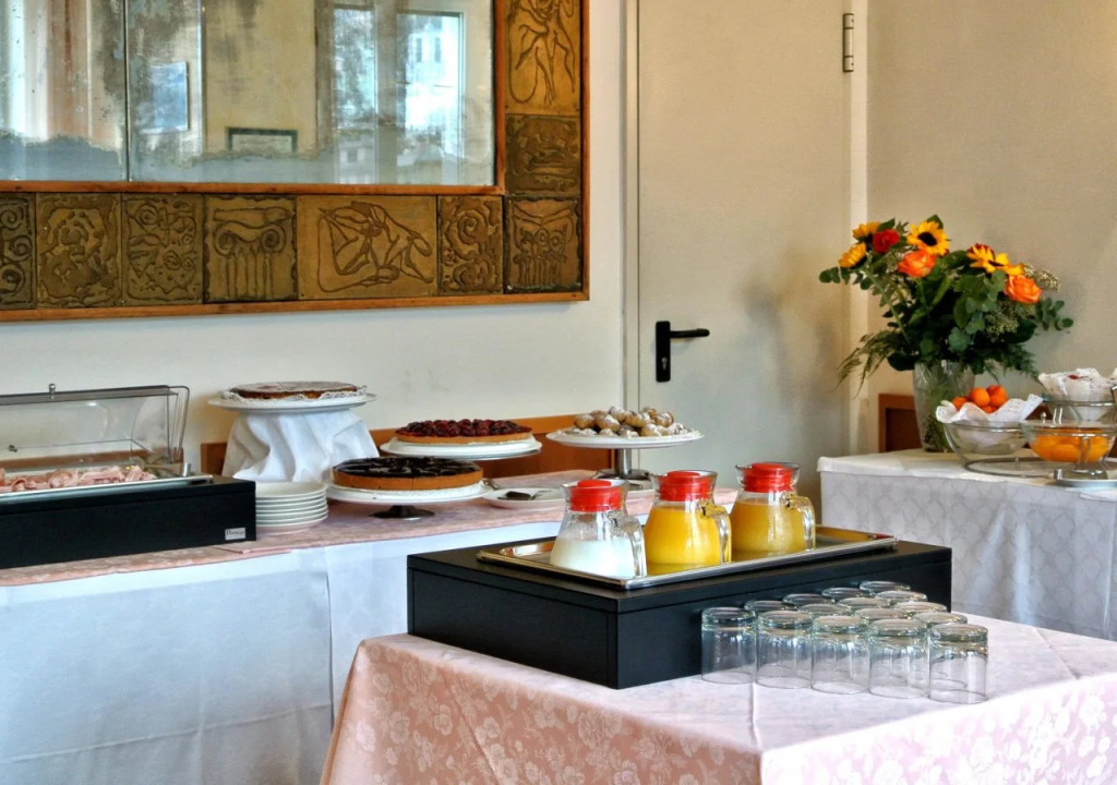 Hotel Elena