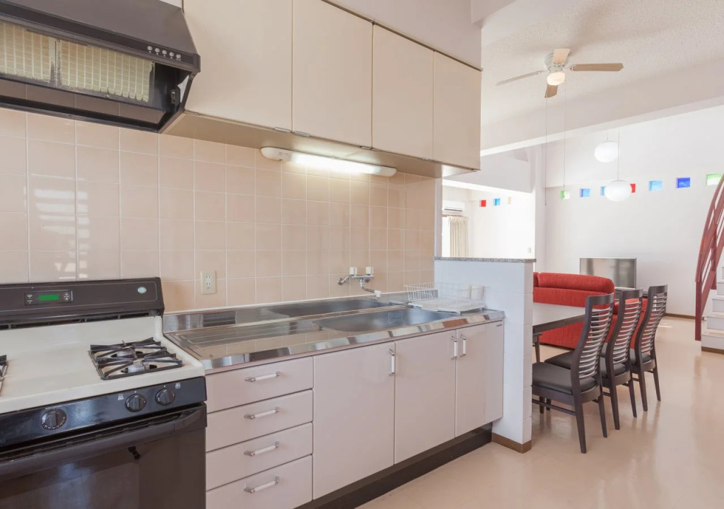 Kariyushi Condominium Mezon Max
