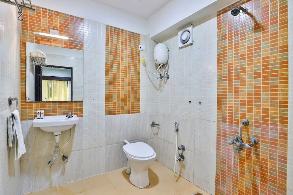 Oyo 24135 Hotel Anand Inn