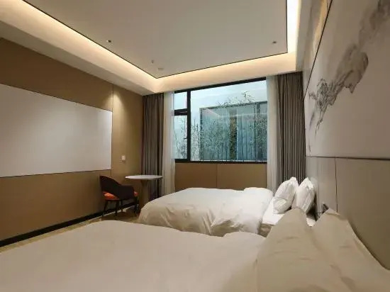 Kanas Intelligent Hotel (Liangping South High-speed Railway Station)