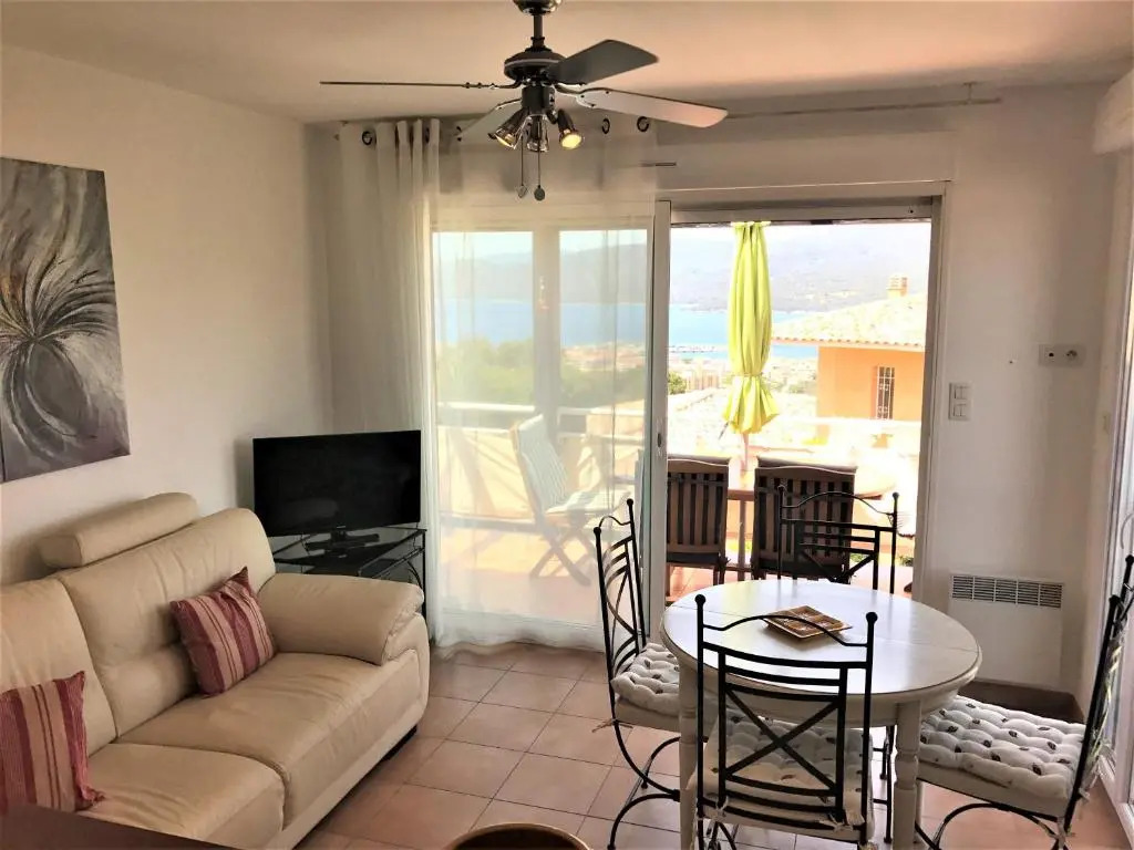 Appartement deux chambres avec vue mer proche du centre ville