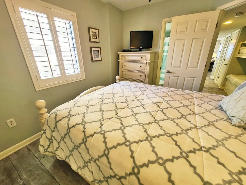 Westwind 301 by Youngs Suncoast