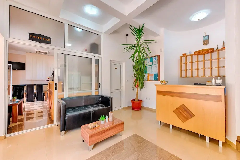 HOTEL DANA