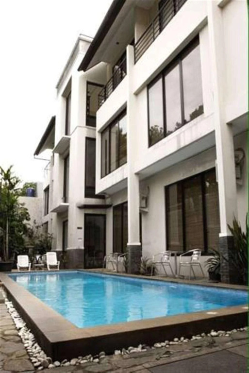 Arimbi Pejaten Suites
