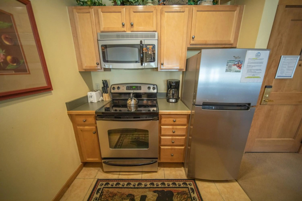 Upgraded 2bdr In Ge/walk To Slopes, Fireplace & Balcony 2 Bedroom Condo by RedAwning