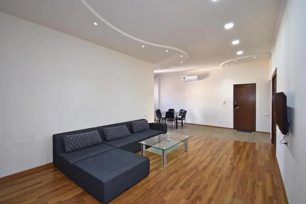 Tumanyan street, 3 bedrooms New Renovated apartment TM662