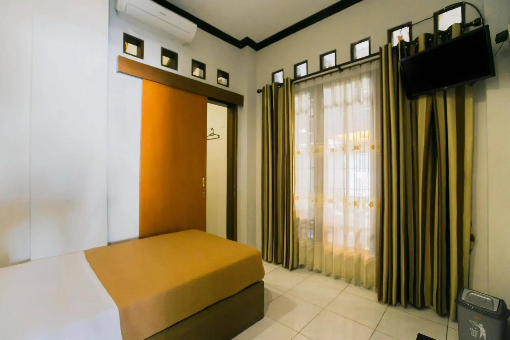 Santo Guest House