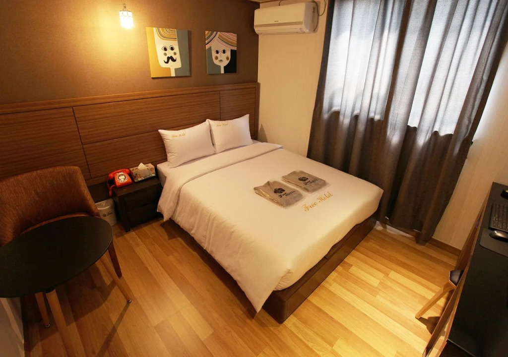 Free Hotel