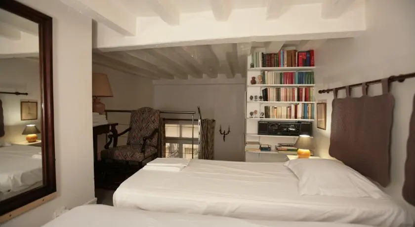 Lovely Marais Studio (75)