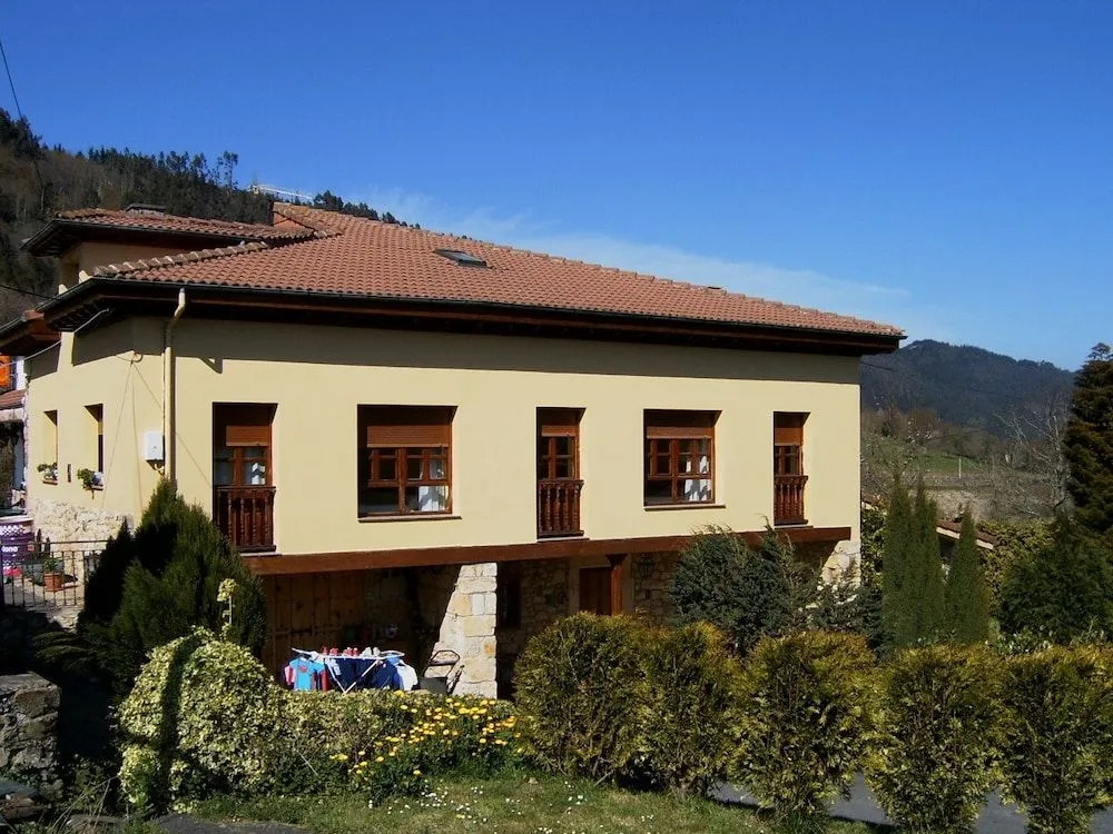 Casa de Aldea El Regueru
