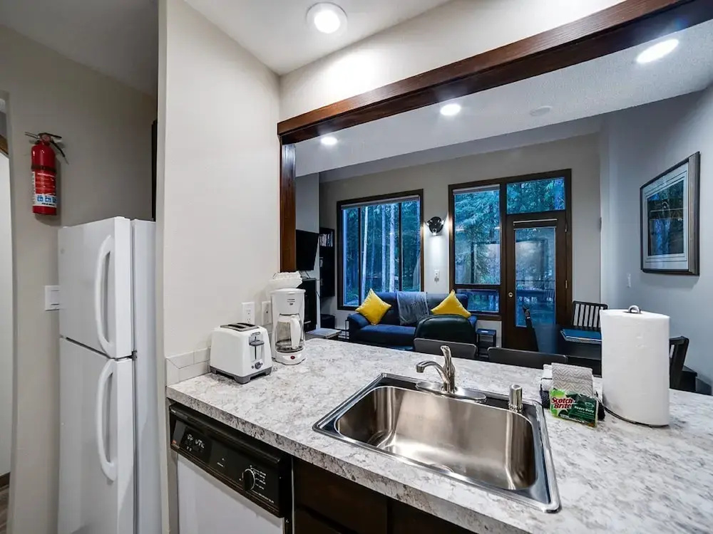 Snowater Condo #story Condo - Sleeps 4 - Close to Community Amenities!
