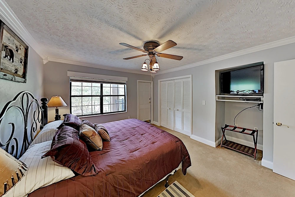 Luxe Creekside End Unit W/ Pool - Walk Downtown! 2 Bedroom Condo