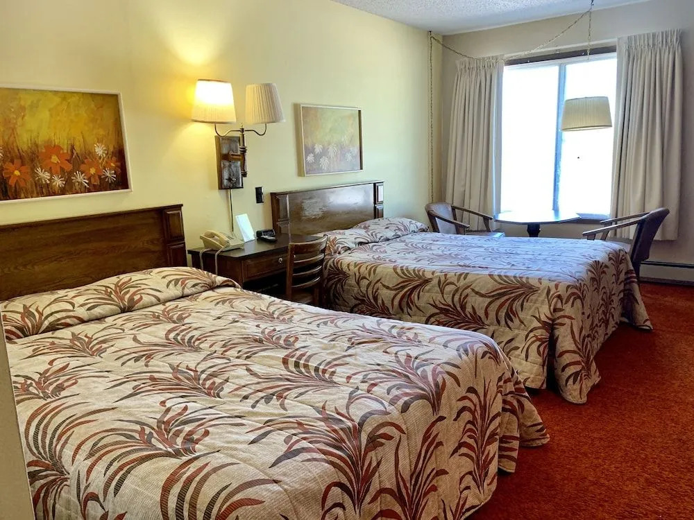 Circle S Motel