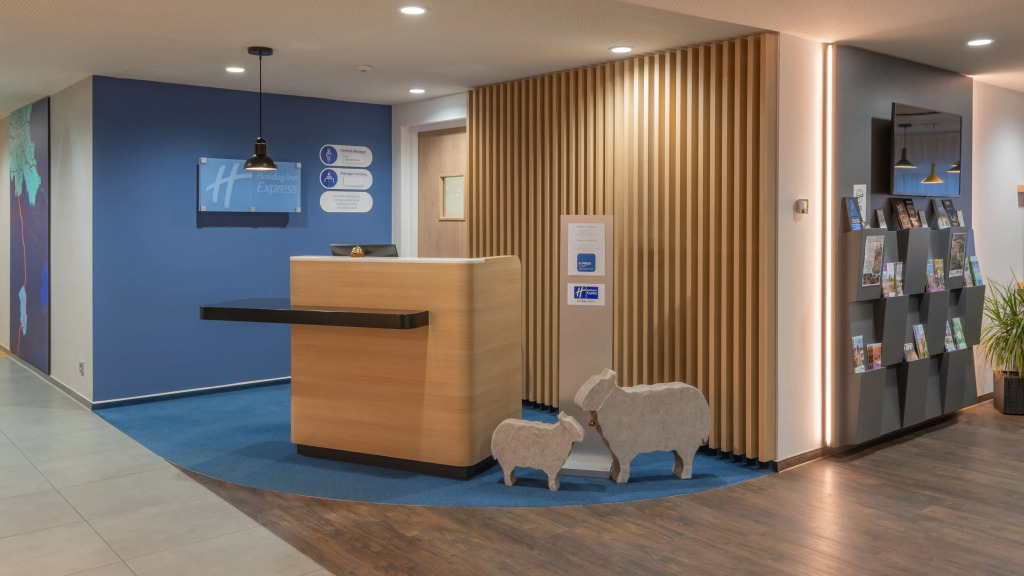 Holiday Inn Express - Hamburg South A7-AS42 by IHG