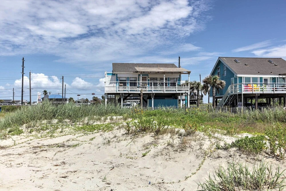 Galveston Beachfront House w/ Deck & Ocean Views!