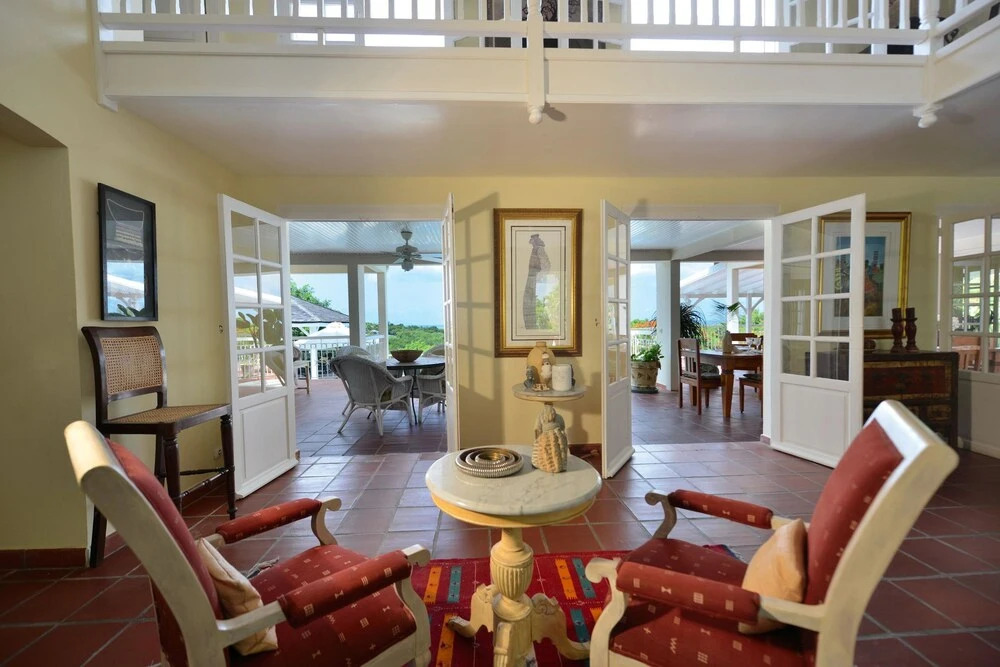 Tropical Villa w/ Pool in Exclusive Enclave, AC, Free Wifi, Pool, Concierge Service, Near Beach!
