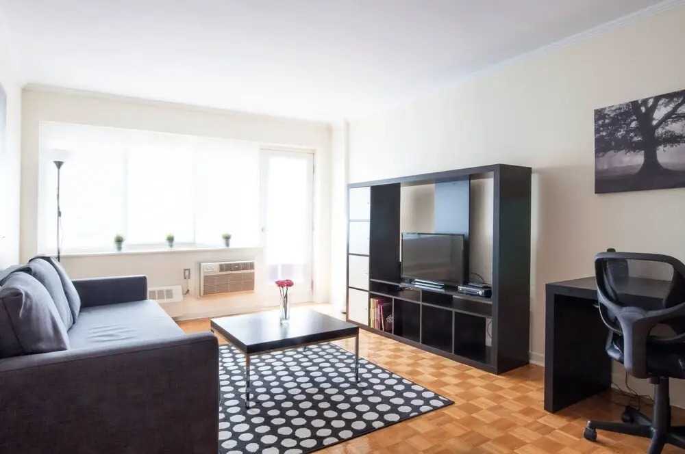 Slick 1BR Right Downtown by Namastay