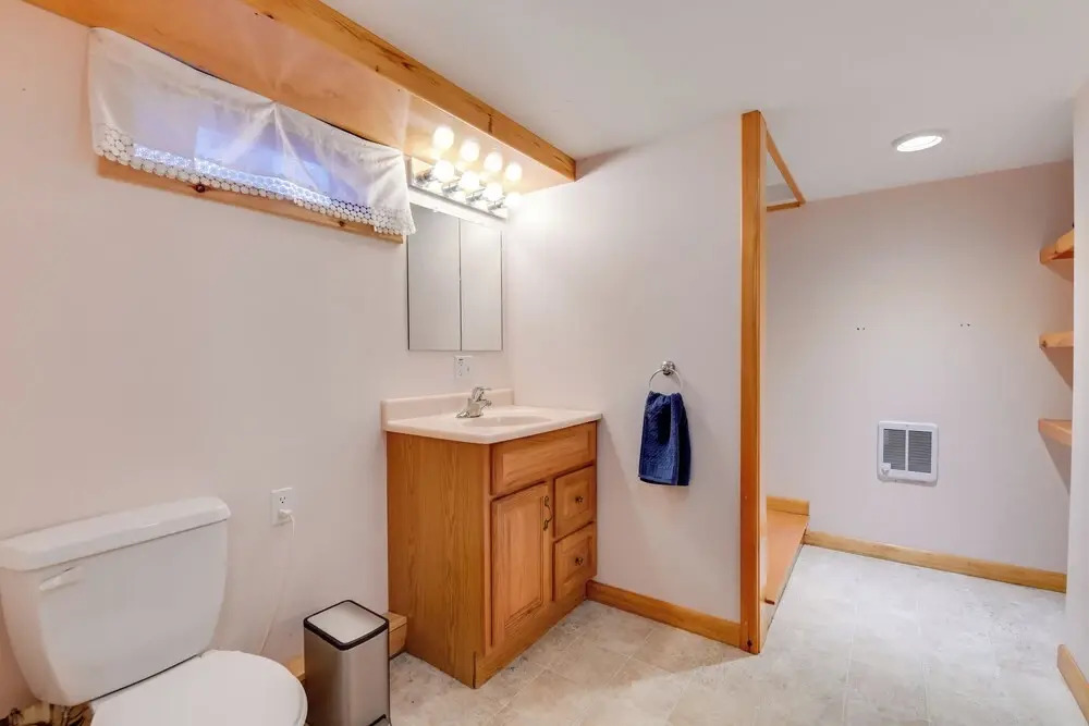 15 Mi to Cochran's Ski Area: Cozy Home w/ Yard!