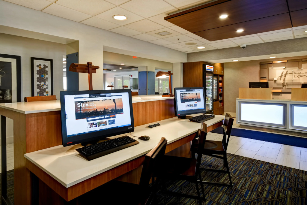 Holiday Inn Express Newport North - Middletown by IHG