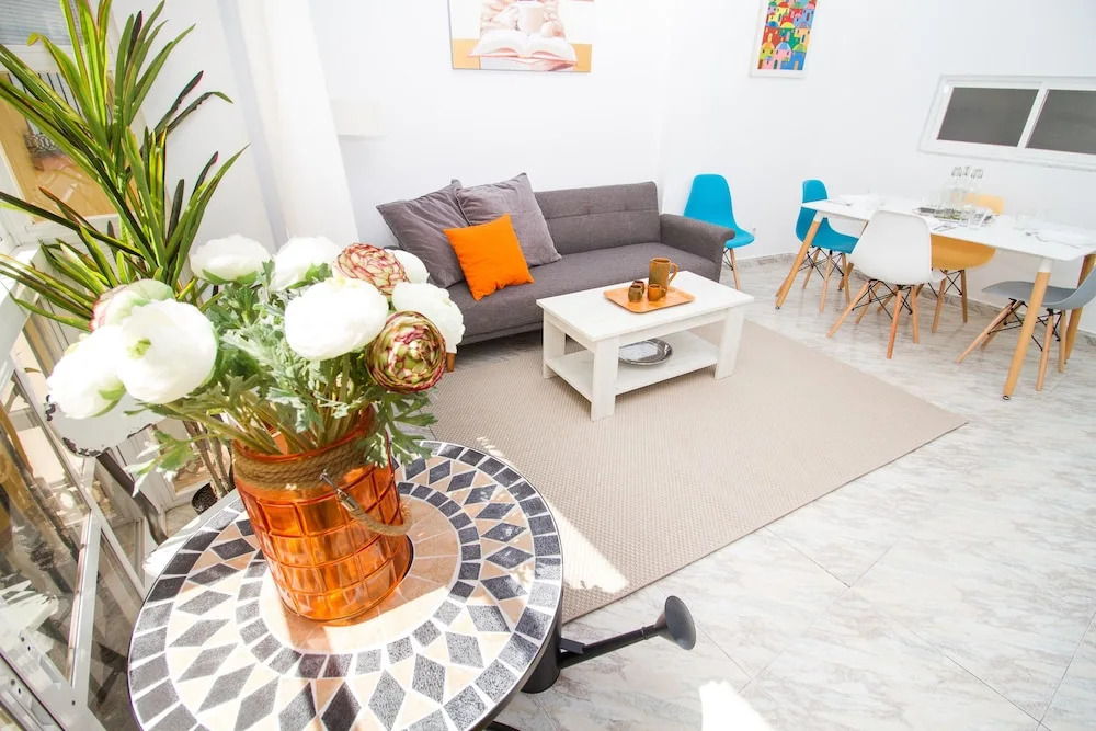 Spacious and Bright Apartment by La Recepción