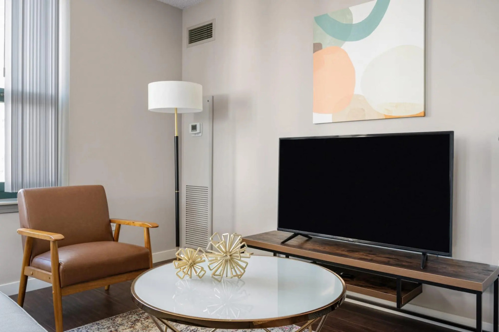 Chicago | Self Check-In 1BD/1BA in River North, Walk to Red Line