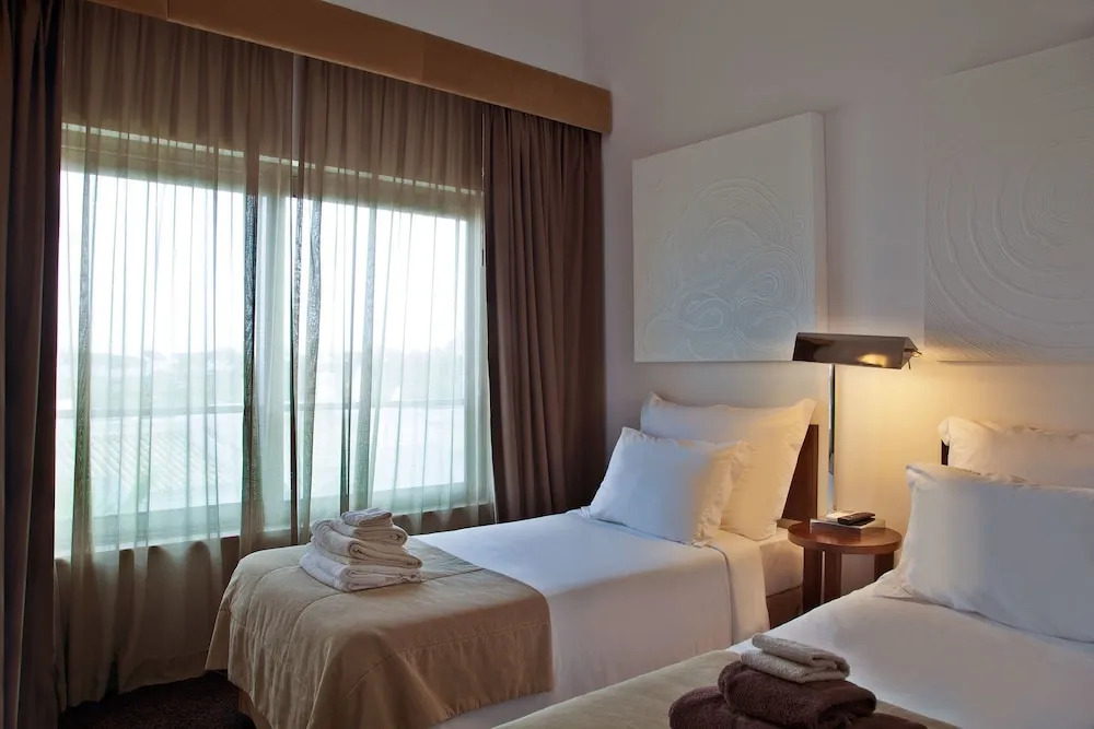 Luxury Villa Heated Pool, walk to São Rafael Beach, Albufeira