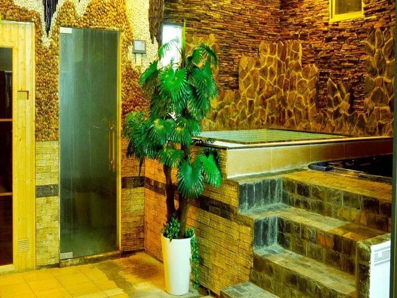 Miền Tây Hotel