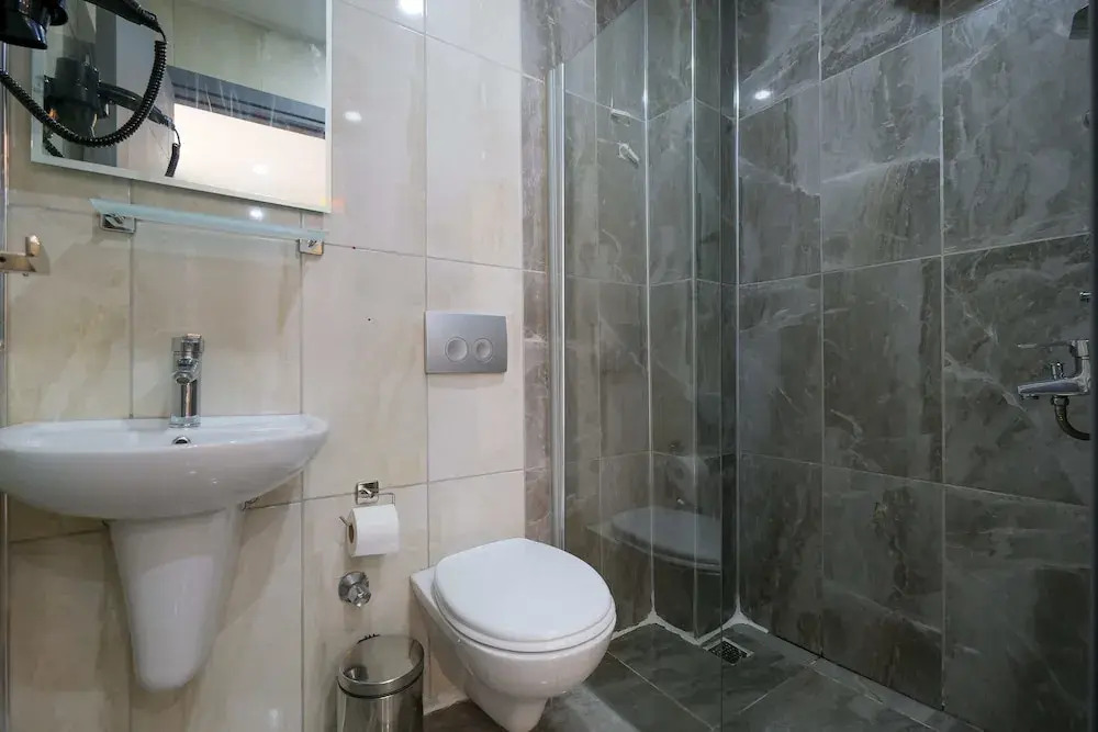 Minimalist Suit Otel