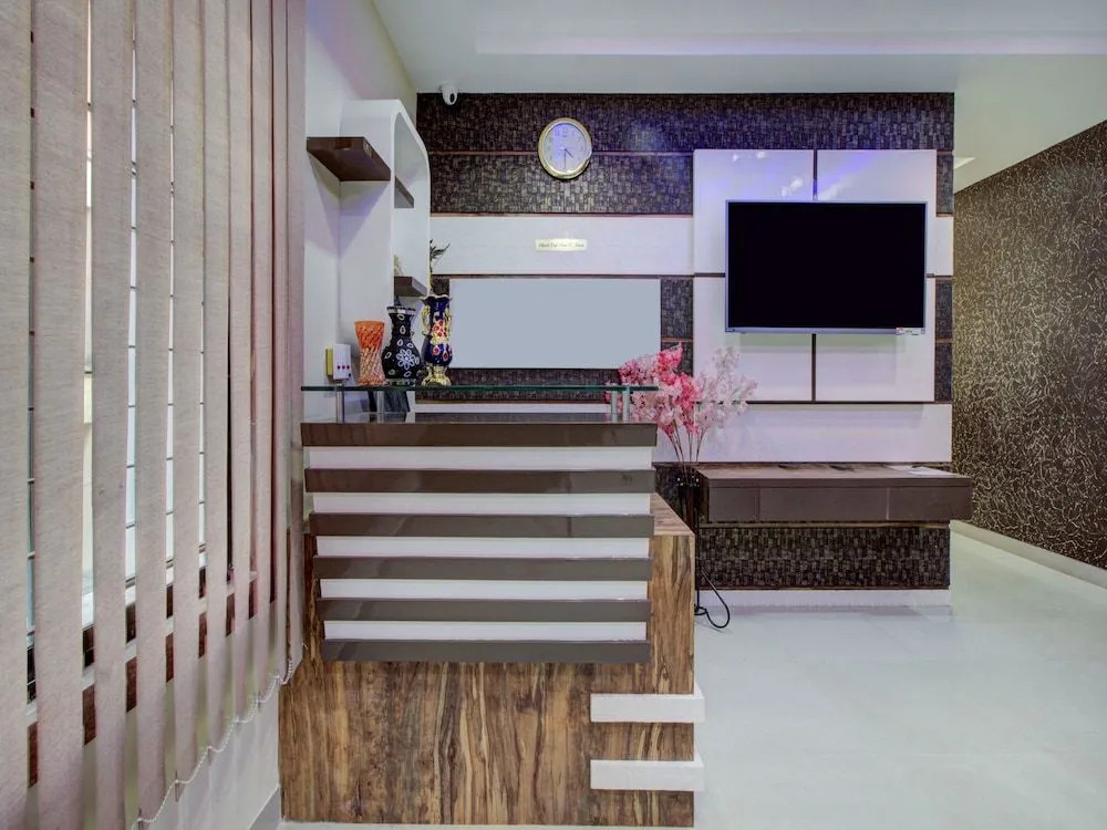 Oyo 15433 Bmg Residency