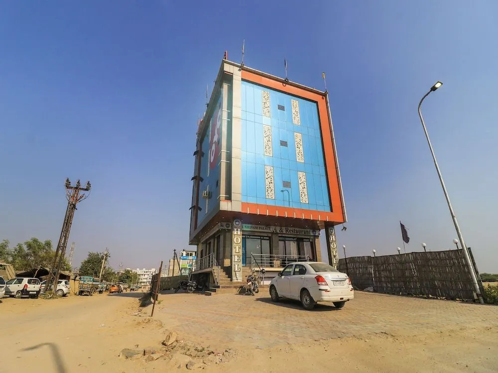 OYO 24615 Hotel Shivam Palace