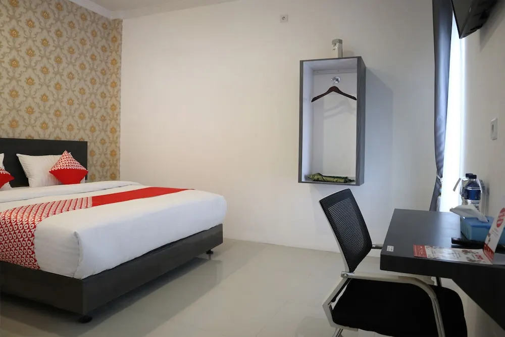 Sachila Residence Syariah  by OYO Rooms