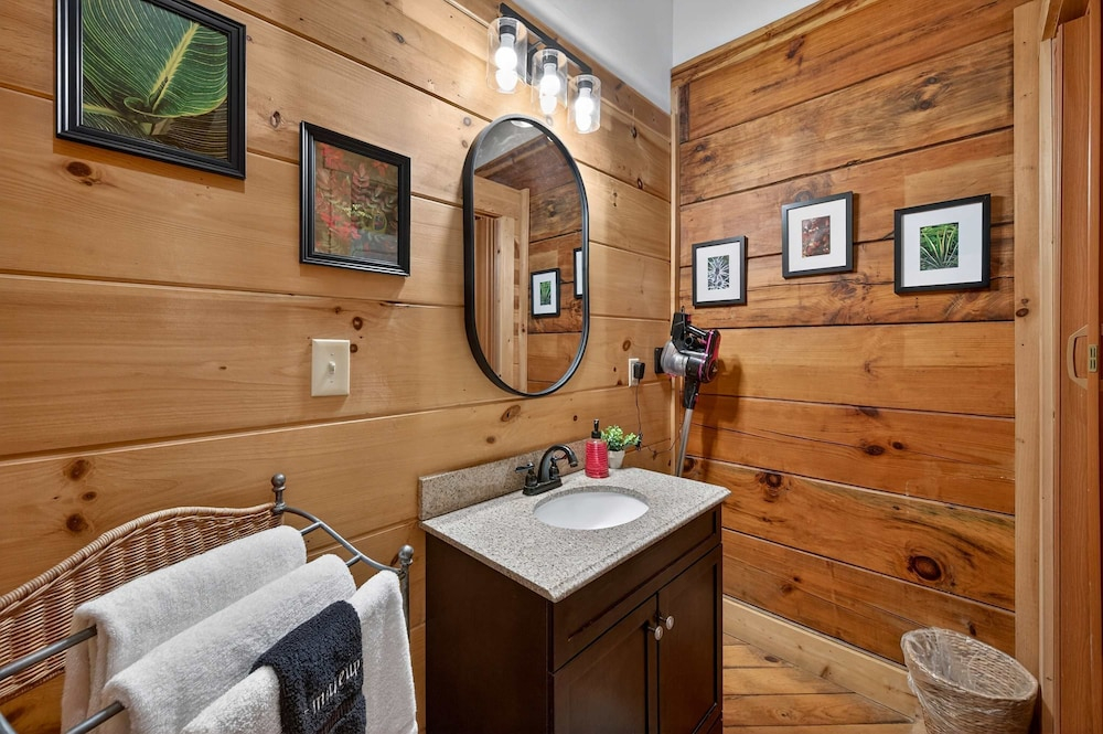 Hot Tub Location Cozy Studio Log Cabin Fireplace